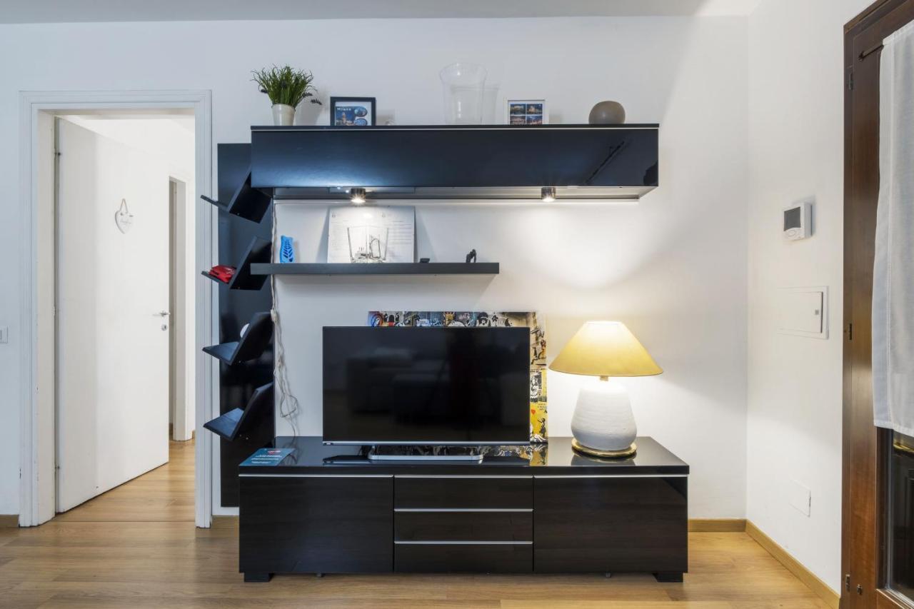 Cozy & Comfy Apt In Navigli Area ミラノ エクステリア 写真