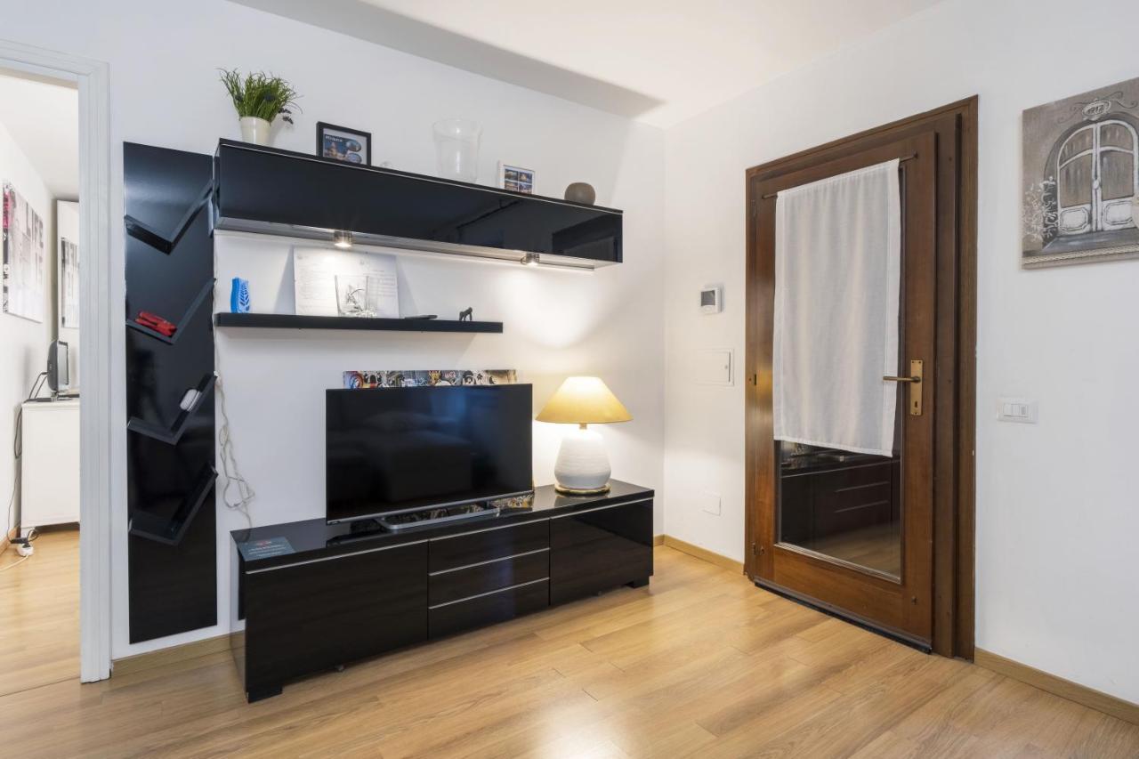 Cozy & Comfy Apt In Navigli Area ミラノ エクステリア 写真